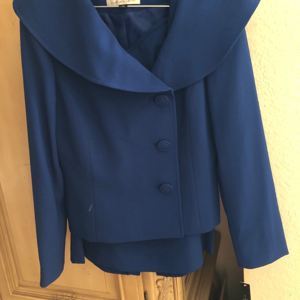 Misses suit